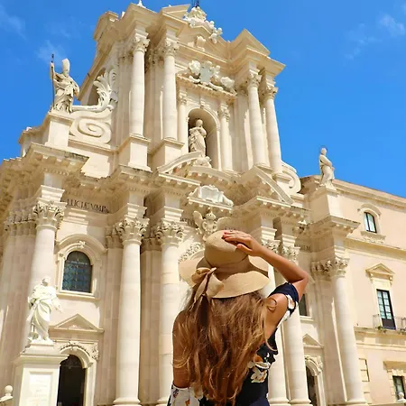The Viola's Nest Ortigia 200m Cathedral Apartment Syracuse