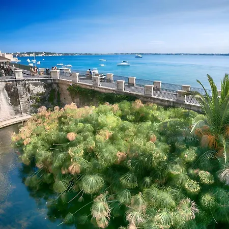 The Viola's Nest Ortigia 200m Cathedral Apartment