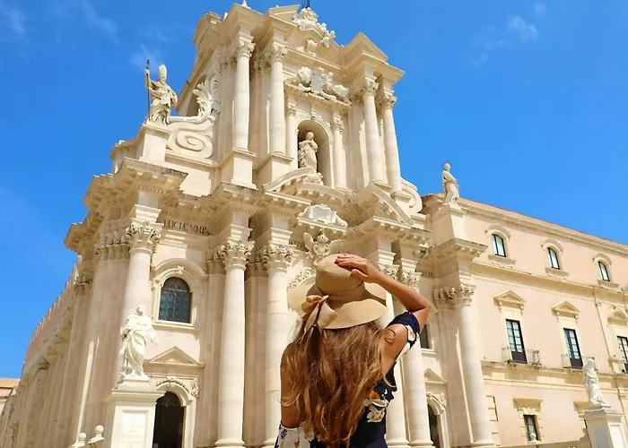 The Viola's Nest Ortigia 200m Cathedral Apartment Syracuse