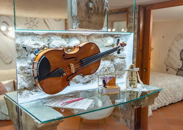 The Viola's Nest Ortigia 200m Cathedral Apartment