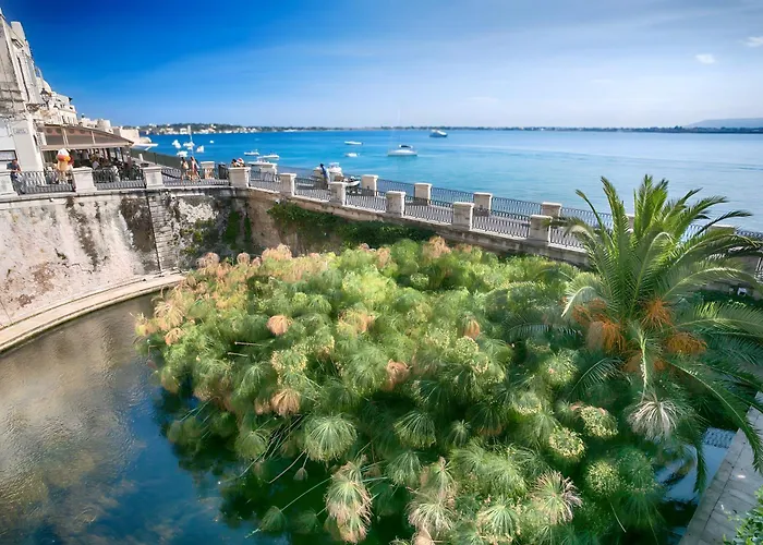 The Viola's Nest Ortigia 200m Cathedral Apartment